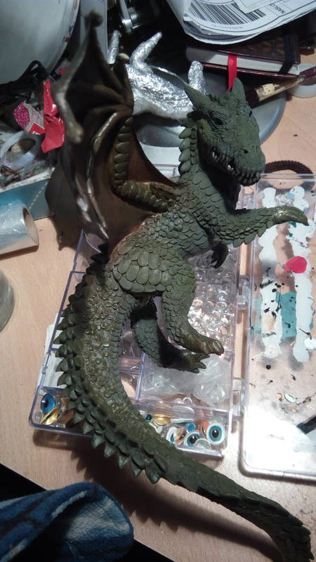  art dragon companion balanced crocodile sculpture The pattern looks really nice and very realistic in my optinion :)