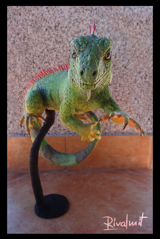 sculpture companion iguana Desk companion Iguana