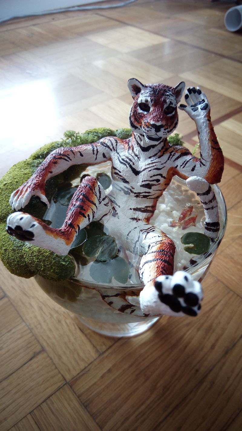  tiger glass resin sculpture art animal anthropomorphic furry pool water  ef24 Filled with resin. And forgot to document the process DX