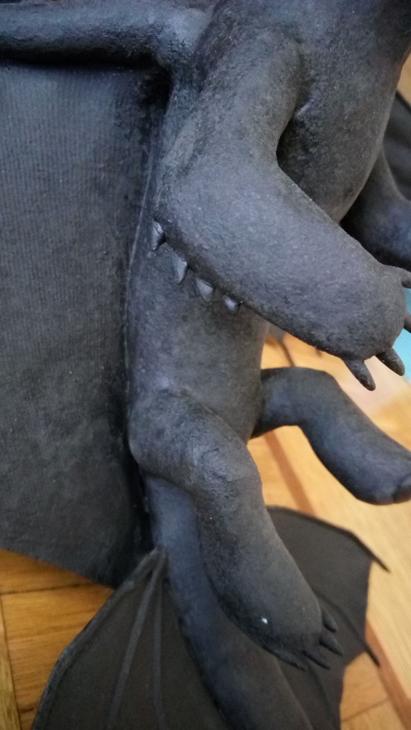  sculpture artwork toothless nightfury dreamworks companion balanced eurofurence ef23 httyd Toes, Elbow scales and tail fin.