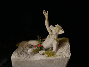 sculpture commission artwork stone wolf Flup